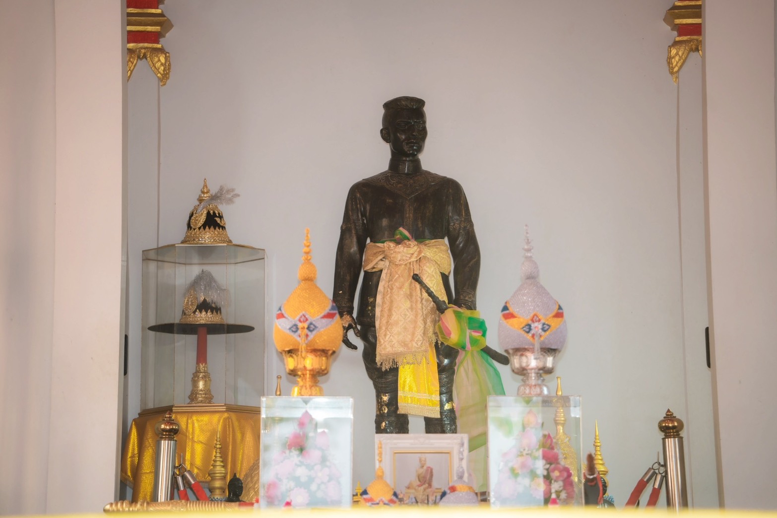 title - วันที่ 18 มกราคม 2569 นายวิทูล ปฏิรูปที่ดินจังหวัดปราจีนบุรี มอบหมายให้ ข้าราชการ  และเจ้าหน้าที่ ส.ป.ก.ปราจีนบุรี เข้าร่วมพิธี วางพานพุ่มถวายสักการะ ศาลสมเด็จพระนเรศวรมหาราช เนื่องในวันยุทธหัตถีของสมเด็จพระนเรศวรมหาราช